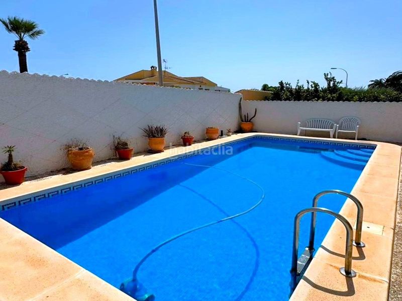 Foto 6e56f608-88ed-452b-97e6-a85f67980967. Casa aparellada a calle c. schumann 19 a Zona Carrefour - Urbanizaciones Torrevieja