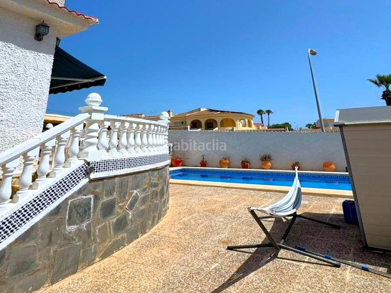 Foto a8db76f4-f15d-483f-b3fc-34b6640c95e7. Casa aparellada a calle c. schumann 19 a Zona Carrefour - Urbanizaciones Torrevieja