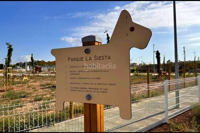 Foto ba681370-d30e-45aa-8d69-8e811c6653d1. Casa aparellada a calle c. schumann 19 a Zona Carrefour - Urbanizaciones Torrevieja