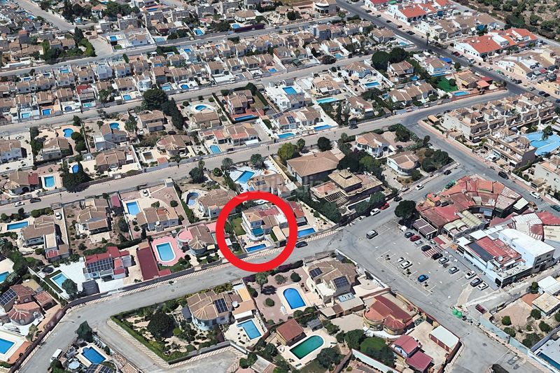 Foto ba90131a-0df3-4d93-9876-85b816d93eba. Casa aparellada a calle c. schumann 19 a Zona Carrefour - Urbanizaciones Torrevieja
