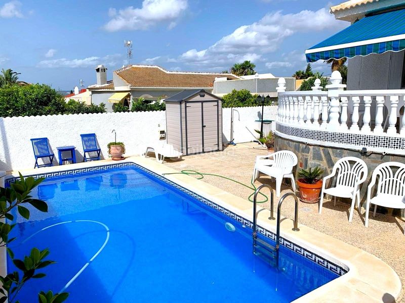 Foto c5432581-ad34-420a-abd7-42c139da11a4. Casa aparellada a calle c. schumann 19 a Zona Carrefour - Urbanizaciones Torrevieja