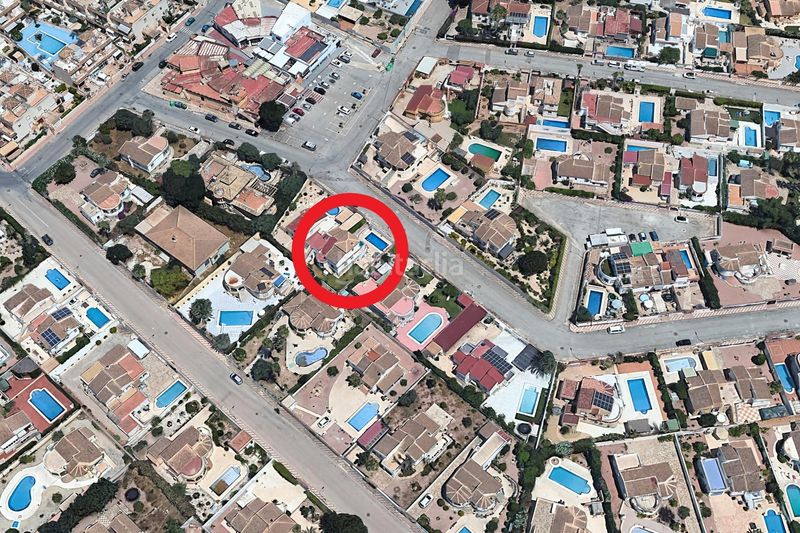 Foto c9c5fe3f-f280-48f9-a88a-9d2a3297b638. Casa aparellada a calle c. schumann 19 a Zona Carrefour - Urbanizaciones Torrevieja