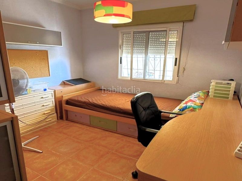 Foto f0526eb0-721b-4d0a-b42e-845ac3d68b31. Casa aparellada a calle c. schumann 19 a Zona Carrefour - Urbanizaciones Torrevieja