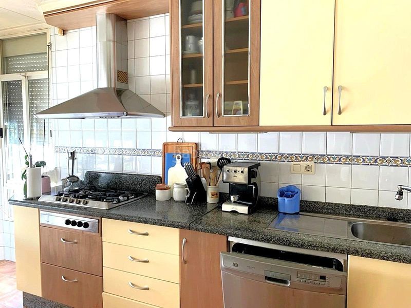 Foto f38e4c9d-7641-4841-a3e9-cbb9e1f86f30. Casa aparellada a calle c. schumann 19 a Zona Carrefour - Urbanizaciones Torrevieja