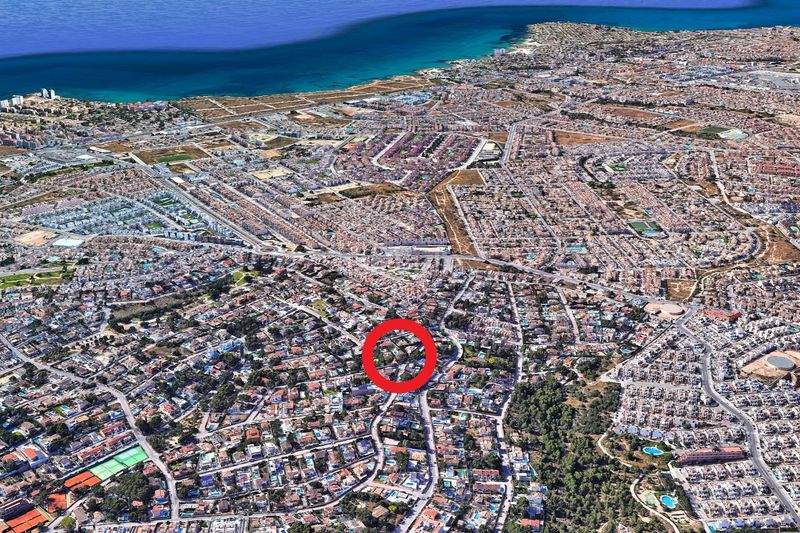 Foto 5546adc4-0fe5-4bd9-99cf-2eb15b471db6. Xalet a avenida av. elche bal 41 a Los Balcones-Los Altos Torrevieja