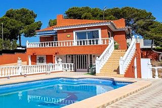 Xalet  Avenida av. elche bal 41. Villa espaciosa y muy bien conservada aprox. 150 m2  parcela de