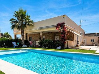 Chalet en Avenida av. garcia lorca 27. Maravillosa villa de una sola planta en torreta florida 130 m2