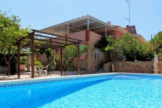 Chalet in Calle c. cartagineses 1. Villa espaciosa y bien conservada aprox. 167 m2  parcela de 890