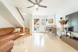 Casa adossada a Calle bulnes 3. Casa adosada reformada 80 m2 con 4 dormitorios, 2 baños, y varia