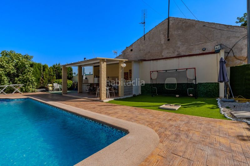 Foto d112028e-129a-42a3-95cd-b0632f40fd73. Chalet con parcheggio piscina in Almoradí