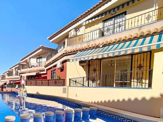 Casa adossada a Calle C. Gotzone Mora 10