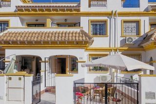 Casa a schiera in Calle c. victor garcia villalgordo 5. Casa adosada en buen estado aprox. 87 m2 en el popular jardín de