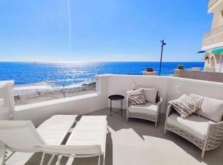 Apartamento  Calle navegantes. Descubre este espectacular apartamento frente al mar en torrevie
