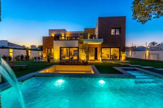Chalet à Calle rosalia de castro. Impresionante villa de lujo en torreta florida