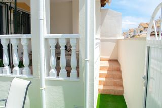 Reihenhaus in Calle. Casa adosada reformada aprox. 83 m2 con terrazajardín y gran pis