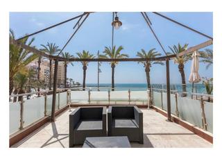 Dúplex a Avenida avenida de los marineros 12. Dúplex en primera línea con vistas al mar, terrazas y parking!