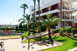 Apartament a Calle. Amplio apartamento en planta baja con gran terraza orientada al