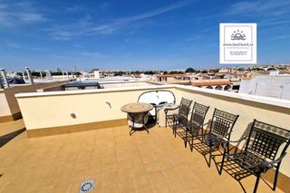 Attique à Calle oslo 6. Ático 66 m  2. planta, 2 dorm, terraza  solárium privado, y a 25