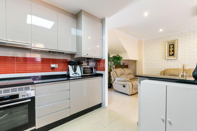 Foto 52a732d0-bbe5-4e96-bcae-aca1709c4ef2. Semi detached house with heating pool in Parque Acuático - Sector 25 Torrevieja