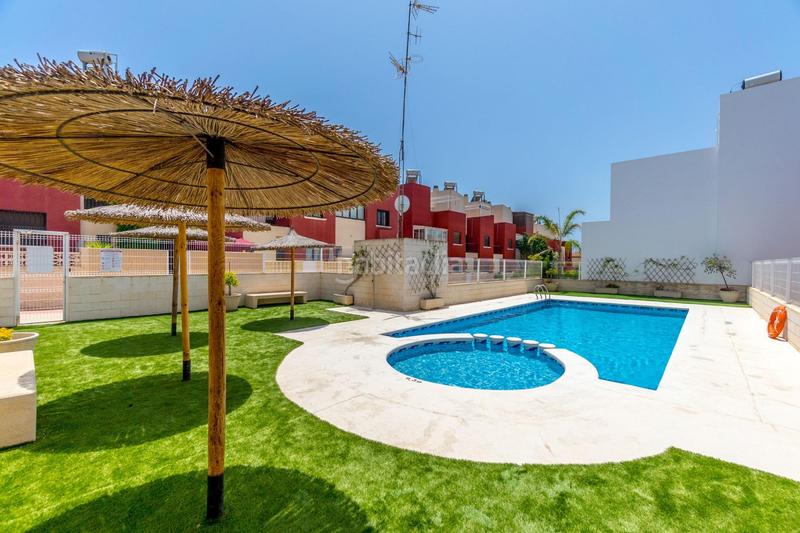 Foto d89629a5-e9eb-4550-b3df-53e7eb1839d2. Semi detached house with heating pool in Parque Acuático - Sector 25 Torrevieja