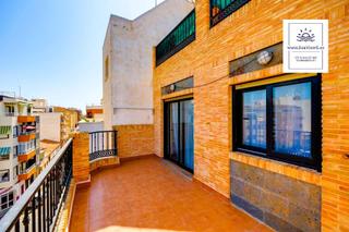 Apartment in Calle caballero rodas 113. Apartamento 97 m  4. planta con amplia terraza. en pleno centro