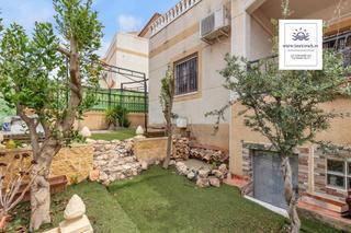 Casa adossada a Calle ontario 1. Acogedora planta baja en casa adosada 71 m, 3 dormitorios, ampli