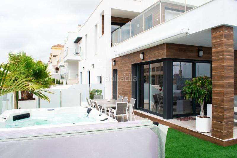 Foto 7ac46fcb-c944-48a8-974a-a74b83870001. Chalet en calle mandarino villa exclusiva 193 m en la zona de vistabella golf. en Orihuela