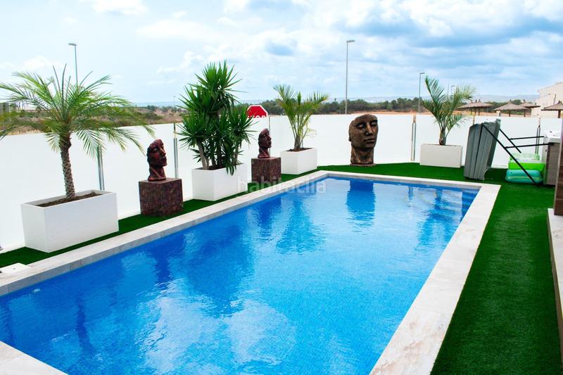 Foto 9e572c08-e56e-4eb0-97b7-2546511eea0f. Chalet en calle mandarino villa exclusiva 193 m en la zona de vistabella golf. en Orihuela