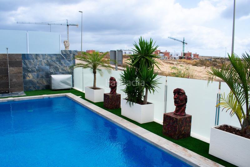 Foto aae99b4c-5c74-4aa6-953a-a789e125d4df. Chalet en calle mandarino villa exclusiva 193 m en la zona de vistabella golf. en Orihuela