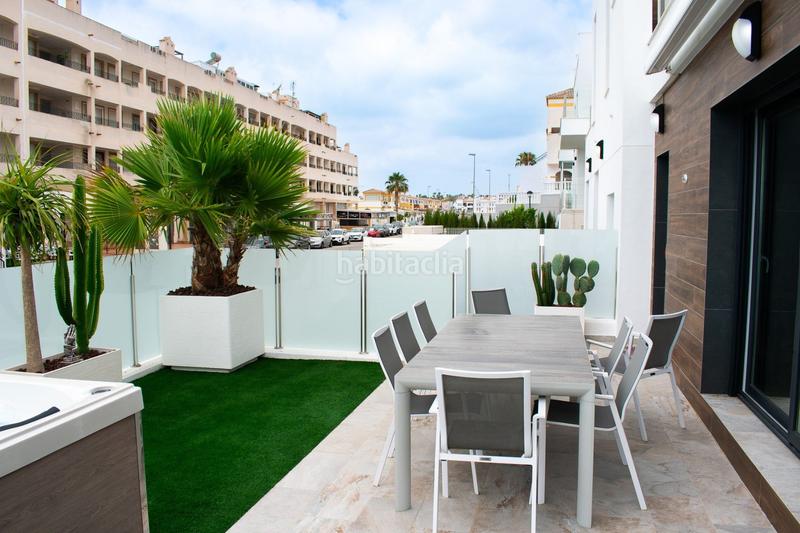 Foto b32e9ecd-0e49-467b-902e-5d5f55a900c4. Chalet en calle mandarino villa exclusiva 193 m en la zona de vistabella golf. en Orihuela