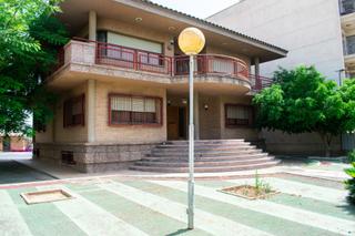 Xalet en Calle mayor en llano de brujas. Impresionante villa 460 m2 en parcela de 1.307 m2 en llano de br