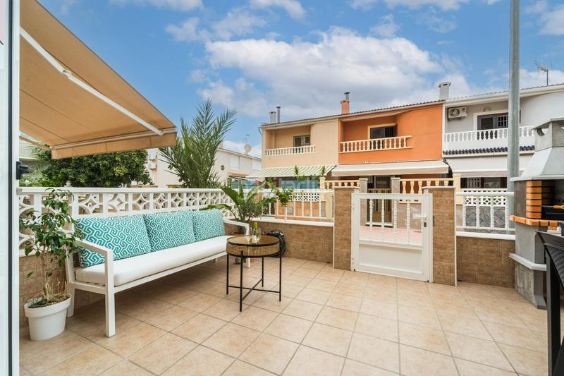 Foto 7e3a7bc2-e295-4692-960d-4dd83b1a4e85. Casa a schiera in calle bulnes 3 in Playa de los Náufragos Torrevieja