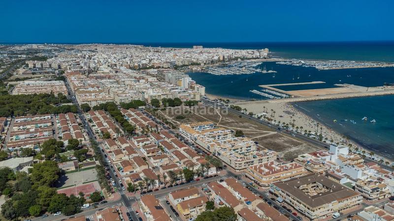 Foto eb2248da-e5f9-4546-9388-1ff532ac4fef. Casa a schiera in calle bulnes 3 in Playa de los Náufragos Torrevieja