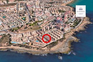 Casa adosada en Pasaje aragon 22. Maravillosa casa adosada con 3 dormitorios, 3 baños y amplias te