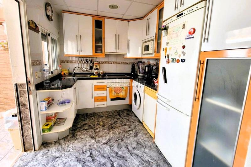 Foto 1d7d4cf2-6139-4cc6-924b-36361b07d185. Pis a avenida alfredo nobel 193 a Zona los Frutales Torrevieja