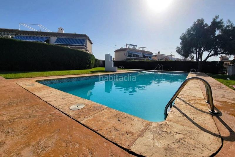 Foto 75f23ba8-3d27-4747-9bd3-2c32b481f5d2. Pis a avenida alfredo nobel 193 a Zona los Frutales Torrevieja