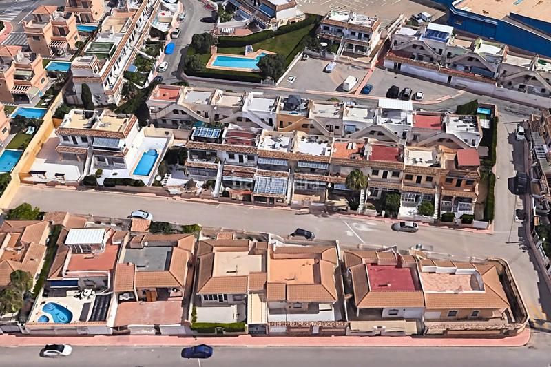 Foto ee96defb-d303-4ec8-9c04-e54a2afae2f9. Pis a avenida alfredo nobel 193 a Zona los Frutales Torrevieja