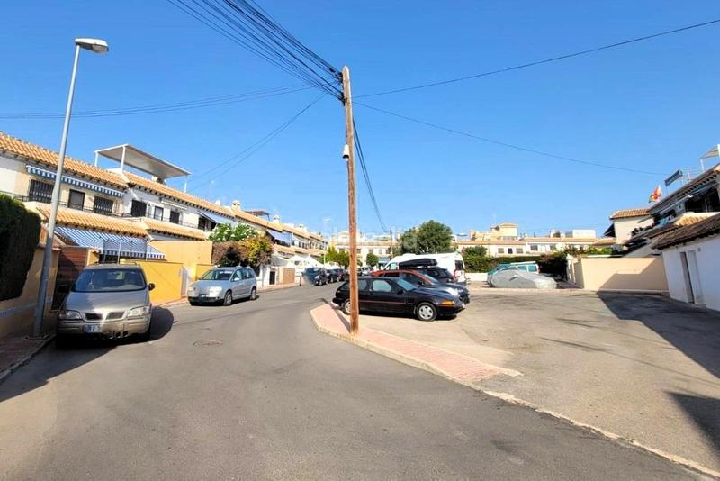 Foto fde9eaa2-26d5-4624-ba93-4387954f0653. Pis a avenida alfredo nobel 193 a Zona los Frutales Torrevieja