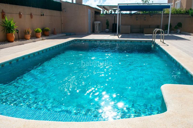 Foto 41cbe900-6a10-4b13-bfda-88456af64cf1. Chalet con piscina in La Zenia Orihuela