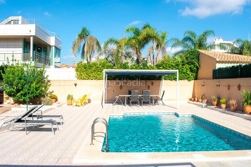 Foto c071510c-943c-4269-9440-b38a49be4c8e. Chalet con piscina in La Zenia Orihuela