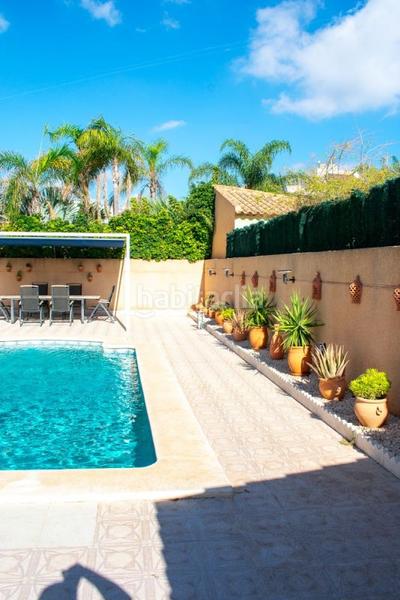 Foto e9f19b04-c9ce-43e5-9982-3fd6558c678e. Chalet con piscina in La Zenia Orihuela