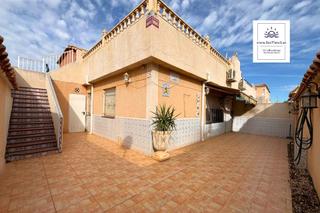 Casa a schiera  Calle marco antonio marcos frias 23. Casa adosada esquinera de una sola planta 58 m con amplia terraz
