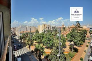 Appartement à Calle ramon gallud 40. Maravilloso apartamento 113 m  4. planta con 4 dormitorios, 2 ba