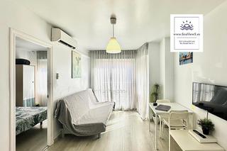 Apartament a Calle apolo 9. Apartamento céntrico 59 m dividido en dos partes 2 salones con c
