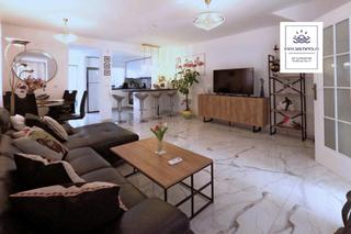 Casa adosada en Calle la marina 44. Maravillosa casa adosada de dos plantas 116 m2 con 4 dormitorios