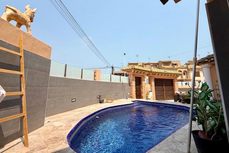 Foto 0dab99c1-a80d-4ea4-b231-0824e414ff81. Casa adossada a calle severo ochoa 73 a Zona los Frutales Torrevieja