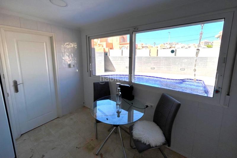 Foto 6935f848-6e38-44c9-8a72-ea4fbce55b3a. Casa adossada a calle severo ochoa 73 a Zona los Frutales Torrevieja