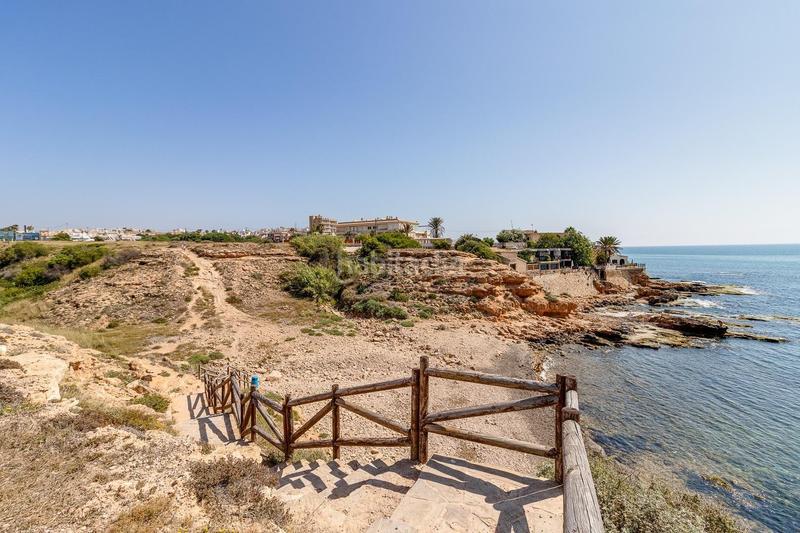 Foto c346c4e2-28d3-4ecd-836c-4b7e7307ac51. Casa adossada a calle severo ochoa 73 a Zona los Frutales Torrevieja