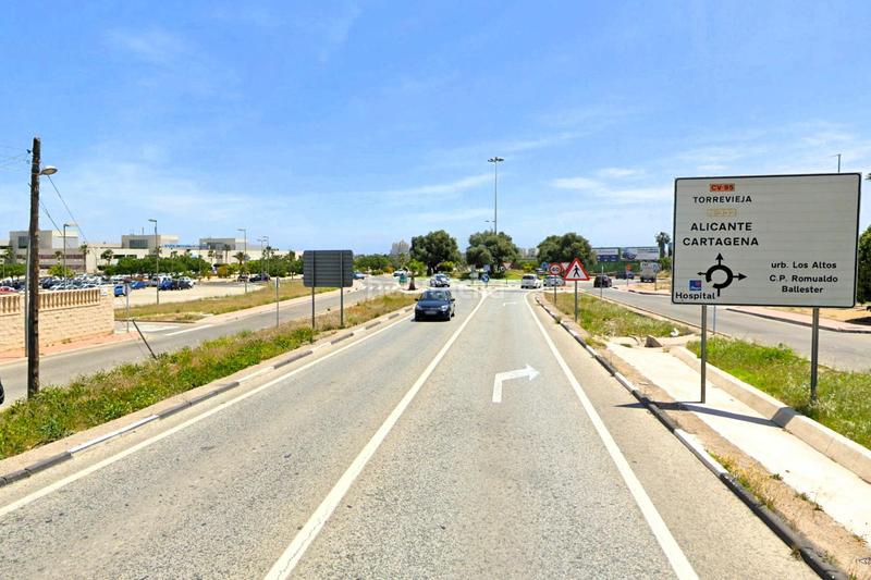 Foto 76d39909-818a-439b-93d6-557ed51717ef. Casa a schiera in calle salvador dali 100 in Los Balcones-Los Altos Torrevieja