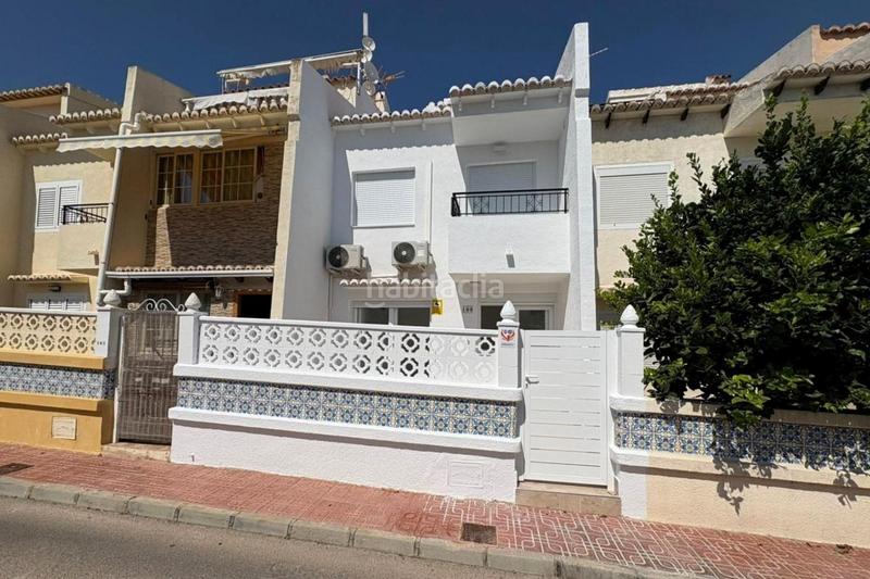 Foto 9edc427e-59a8-43fe-9b7f-1ba980824bbc. Casa a schiera in calle salvador dali 100 in Los Balcones-Los Altos Torrevieja